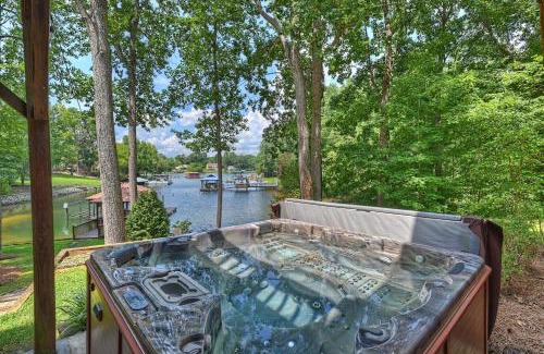 Troutman House | Winding Down by AvantStay Sleeps 20 Dock View