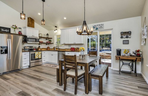 Hidden Valley Lake Cottage | Windmill Cottage - Peaceful & Quiet on 5 acres