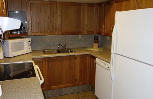 St. Albert Apartment | Window Hill cozy apartment Suite in Scenic St. Albert