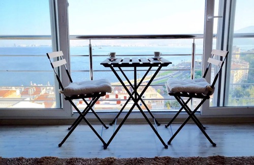 Karabaglar Condo | Windows On The Bay - izmir
