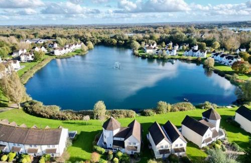 South Cerney House | Windrush Lake 41, Kingfisher House