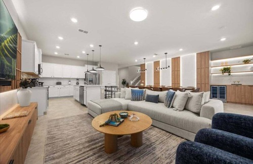 Four Corners Villa | Windsor Cay - Ten Bedroom Villa, Sleeps 26