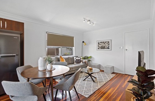 Windsor Apartment | Windsor Cosy 2-Bedroom Unit in Quiet Neighborhood
