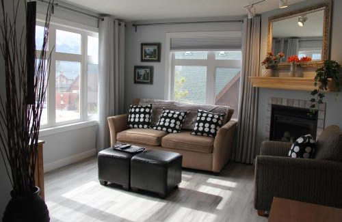 Canmore Cabin | Windtower Lodge - Canmore