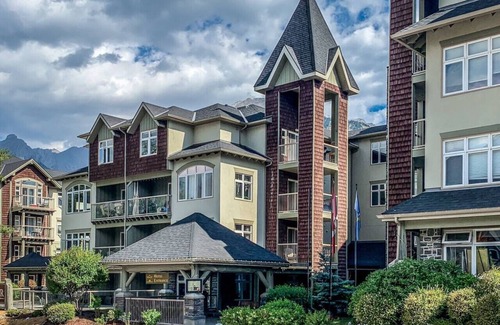 Cougar Creek Condo | Windtower lodge QenBed Suite/Heated UGParking