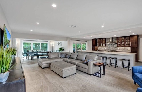 Bel Air House | Windward Escape Summa