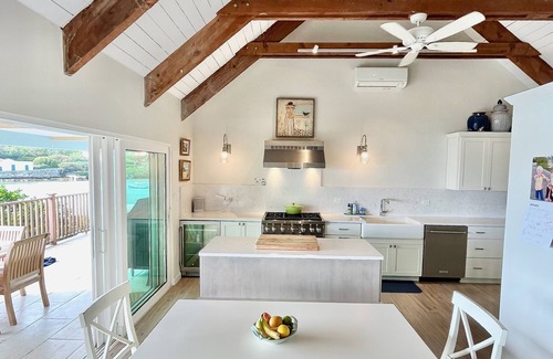 Sandys House | Windward Mark - Newly Renovated & Surrounded By Water