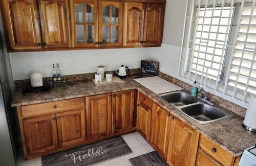 IronShore Estates Villa | Windy Villa Sleeps 8/Free Wifi & Airport Pickup