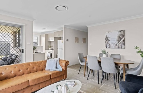 Cessnock House | Wine Country Cottage Stylish Family Getaway