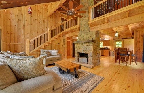 Olin Cottage | Wine Country Cottage w/Fire Pit in Olin!