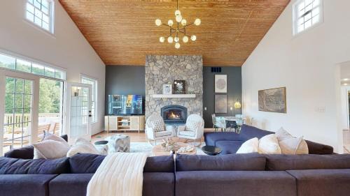 Afton House | Wine Country Modern Farmhouse on 10 Acres and Pool
