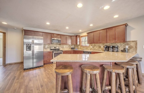 Albrightsville House | "Wine Down" Close to JFBB Skiing, Community Pool, Lake, Beach, Private Hot Tub, Grill, Pool Table