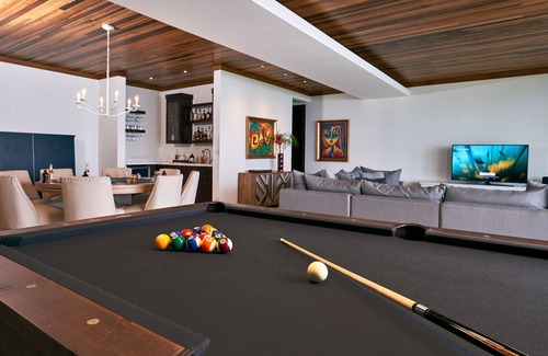 Newcastle Villa | Wine Down Mansion, Greenwich, Blue Mountains