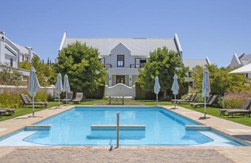 Stellenbosch Cabin | Winelands Golf Lodges 8