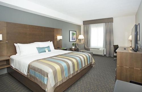 Calgary Hotel | Wingate by Wyndham Calgary Airport