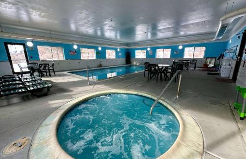 New Castle Hotel | Wingate by Wyndham New Castle - Glenwood Springs