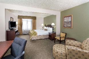 Orange Prairie Hotel | Wingate by Wyndham Peoria - Complimentary Area Shuttle