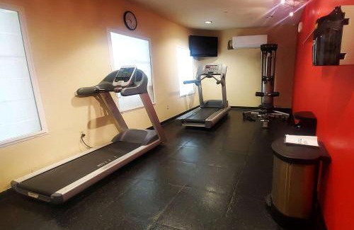 Austintown Hotel | Wingate by Wyndham Youngstown - Austintown