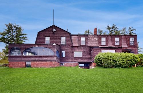 Lochmere House | Winnisquam Lake Retreat