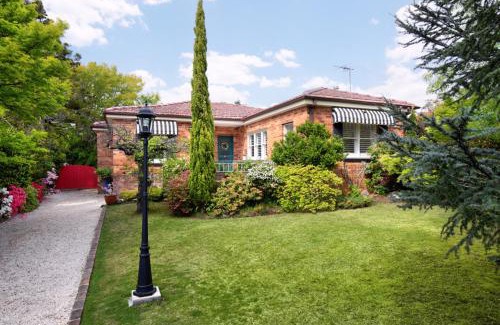 Katoomba House | Winston Cottage at Three Sisters