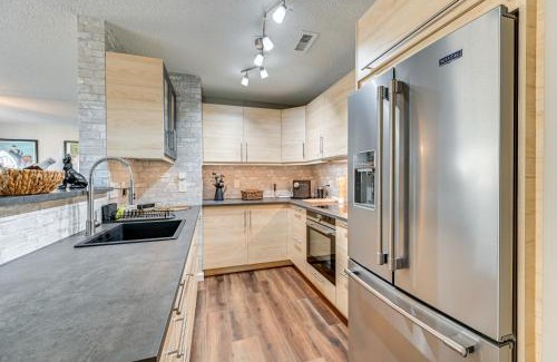 Winston - Salem Apartment | Winston-Salem Condo with Balcony Steps to Golf!