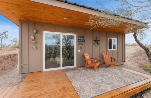 Wickenburg House | Winters Oasis Bungalow and stalls