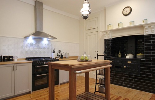 Maldon Cottage | Winton Cottage Maldon - Heritage Home. Central Heating. Cozy Fireplace. On Sale