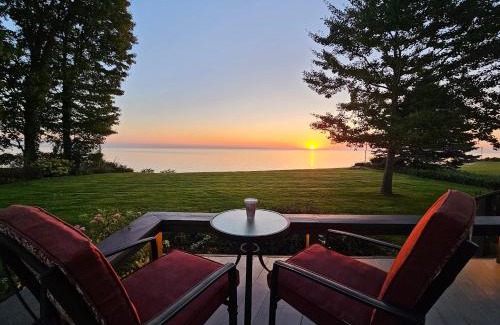 Racine Villa | Wisconsin Lake Escape