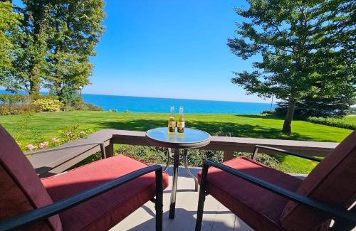 Racine Villa | Wisconsin Lake Escape