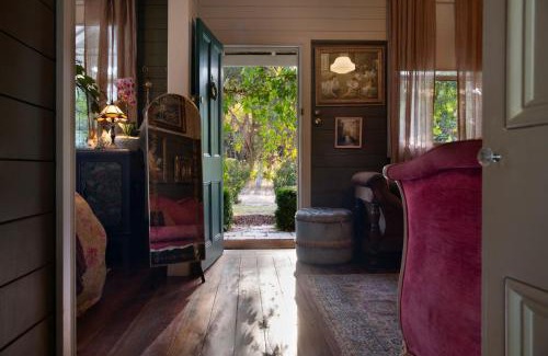 Dry Diggings House | Wisteria Hysteria
