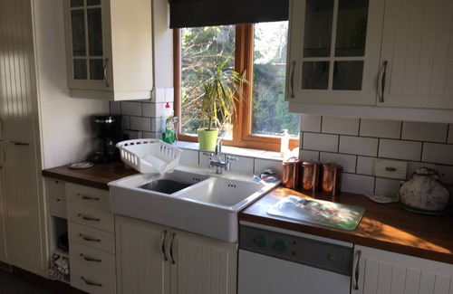 Hollym House | Wisteria lodge Beautiful cottage with hot tub , summer availability,beach wifi