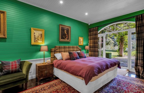 Mount Wilson Cabin | Wisteria Lodge | Mt Wilson | 24 Acres of Established Heritage Botanical Garden