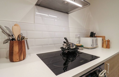 Riseley Cottage | WISTERIA VIEW, pet friendly in Riseley