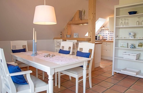 Ellenberg Apartment | With a beautiful view of the Schlei, our bright and modern apartment "Lieschenhüs" on the 1st floor offers the ideal starting point for a vacation away from the stress of everyday life and is ideal for a family of four on approx. 100 sqm.