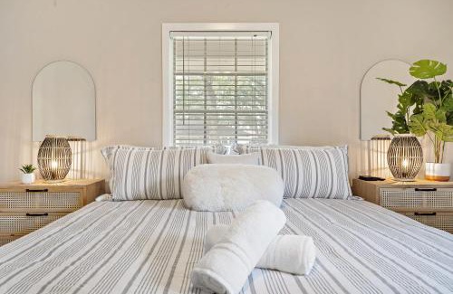 Deer Park House | with Arcade and Covered Patio Sleep 9 in this 4 Bedroom 2 Bath Home 5 star host Deer Park TX