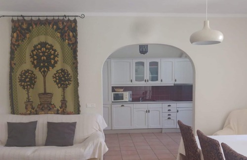 Albufeira Apartment | With pool, garden, barbecue and lake