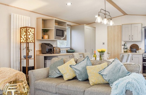 West Heslerton Cottage | With your own private hot tub, this is the perfect spot to unwind in.