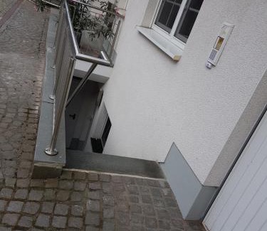 Herdecke Apartment | Wohnen im Souterrain einer Villa