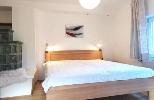 Ebersberg District Apartment | Wohnen und Kunst in St Christoph