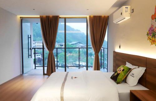 Wenchuan Hotel | Wolong Yunshang Four Seasons Panda Inn