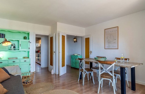 Torre Baro Apartment | Wonderful beachfront apartment/beach view balcony