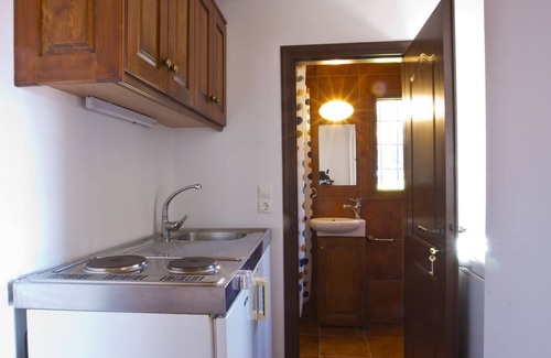 Kilada Cottage | Wonderful cottage next to the sea