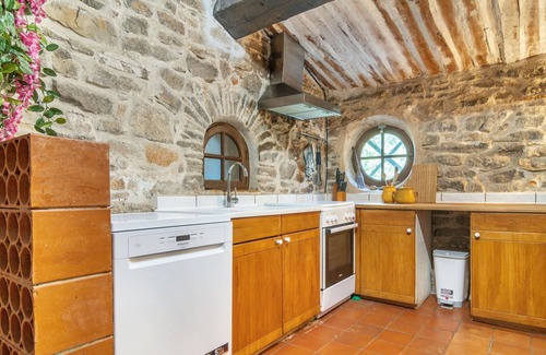 Flassans-sur-Issole House | Wonderful private villa for 8 guests with WIFI, private pool, TV, terrace, pets allowed and park.