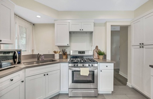 Seal Beach House | Wonderful Naples Beauty cottage 2 mins 2 the sand