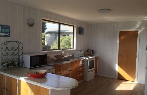 Waikanae House | Wonderful ocean-view holiday house 1 back from beach