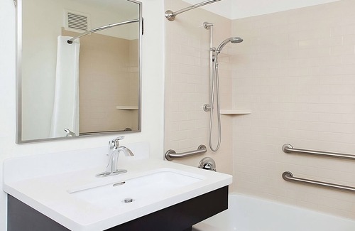 Horsham Apartment | Wonderful Place To Stay! Free Parking, Pets Allowed, Short Drive to Lukens Park