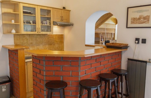 Balatonalmadi House | Wonderful private villa for 9 people with WIFI, TV, patio, pets allowed and parking