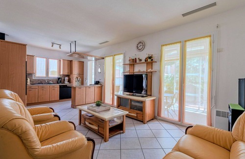 Le Barcares Villa | Wonderful private villa for 6 people with WIFI, A/C, private pool, TV, terrace and pets allowed