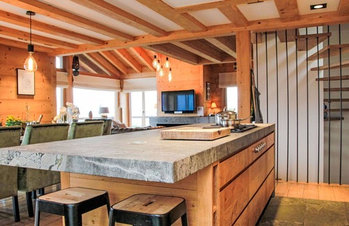 Saint-Pierre-de-Clages House | Wonderful private villa for 8 guests with WIFI, hot tub, TV, terrace, pets allowed and parking