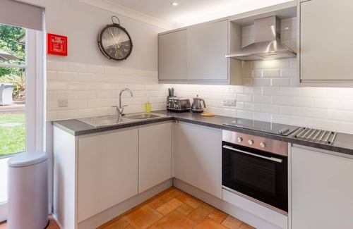 Charlestown House | Wonderful private villa for 10 people with WIFI, TV, patio and parking